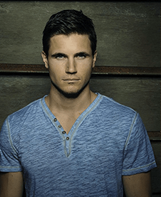 Robbie Amell