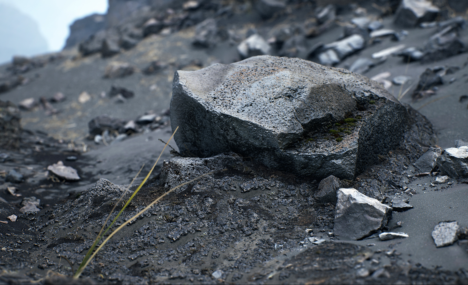 Unreal+Engine%2Fblog%2Fquixel-demonstrates-stunning-photorealism-using-unreal-engine-and-megascans-at-gdc%2Fblog_body_stillmidrock-1640x1000-02441c297a63e7a25212d644e9a423e88e391577.jpg