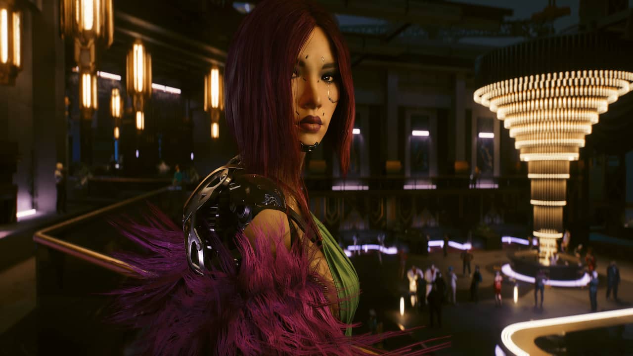 A screenshot of the new Cyberpunk 2077 expansion Phantom Liberty showing a woman in a theater